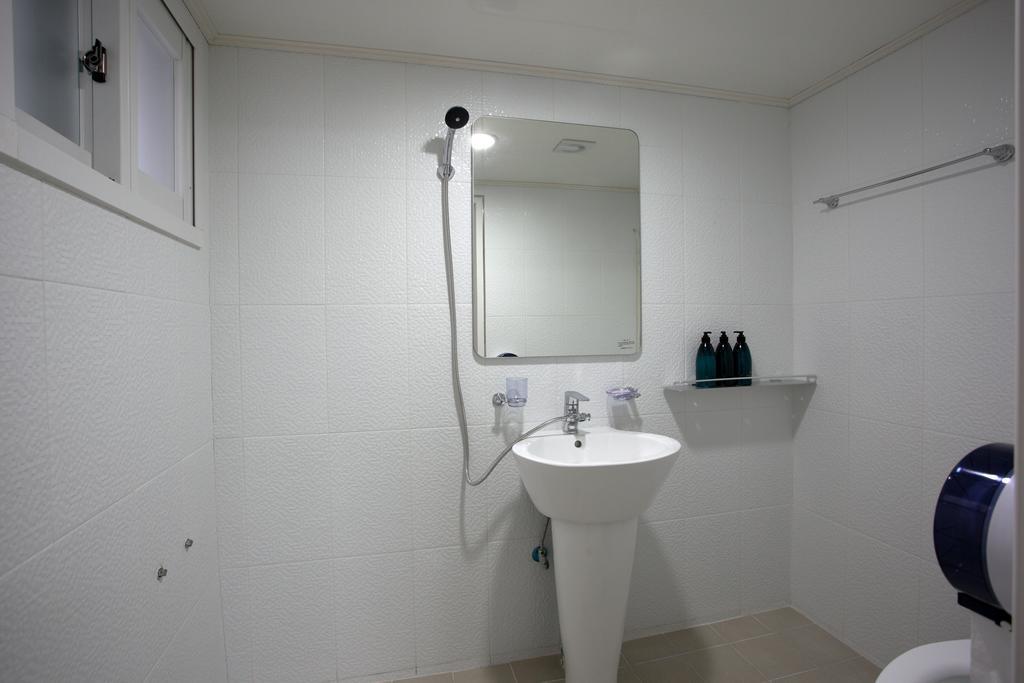 Guesthouse Dodam I Seoul Room photo